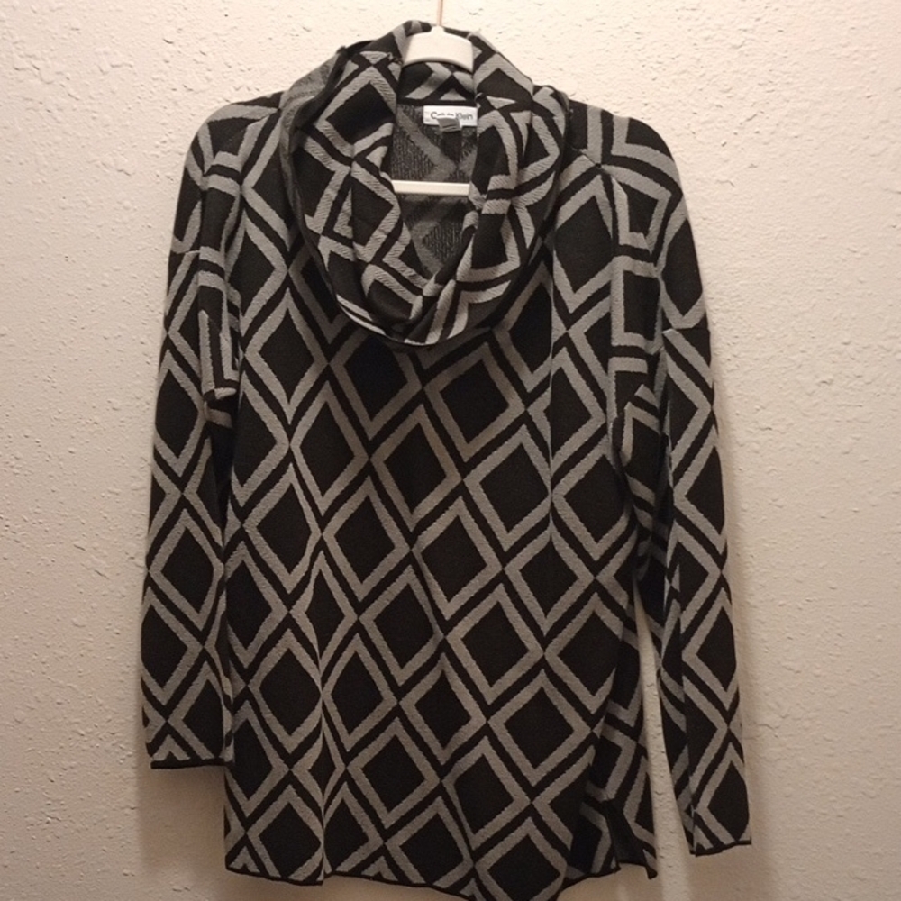 🖤 Calvin Klein Cowl‑Neck Top• Black/Gray Geometric Print • Size L